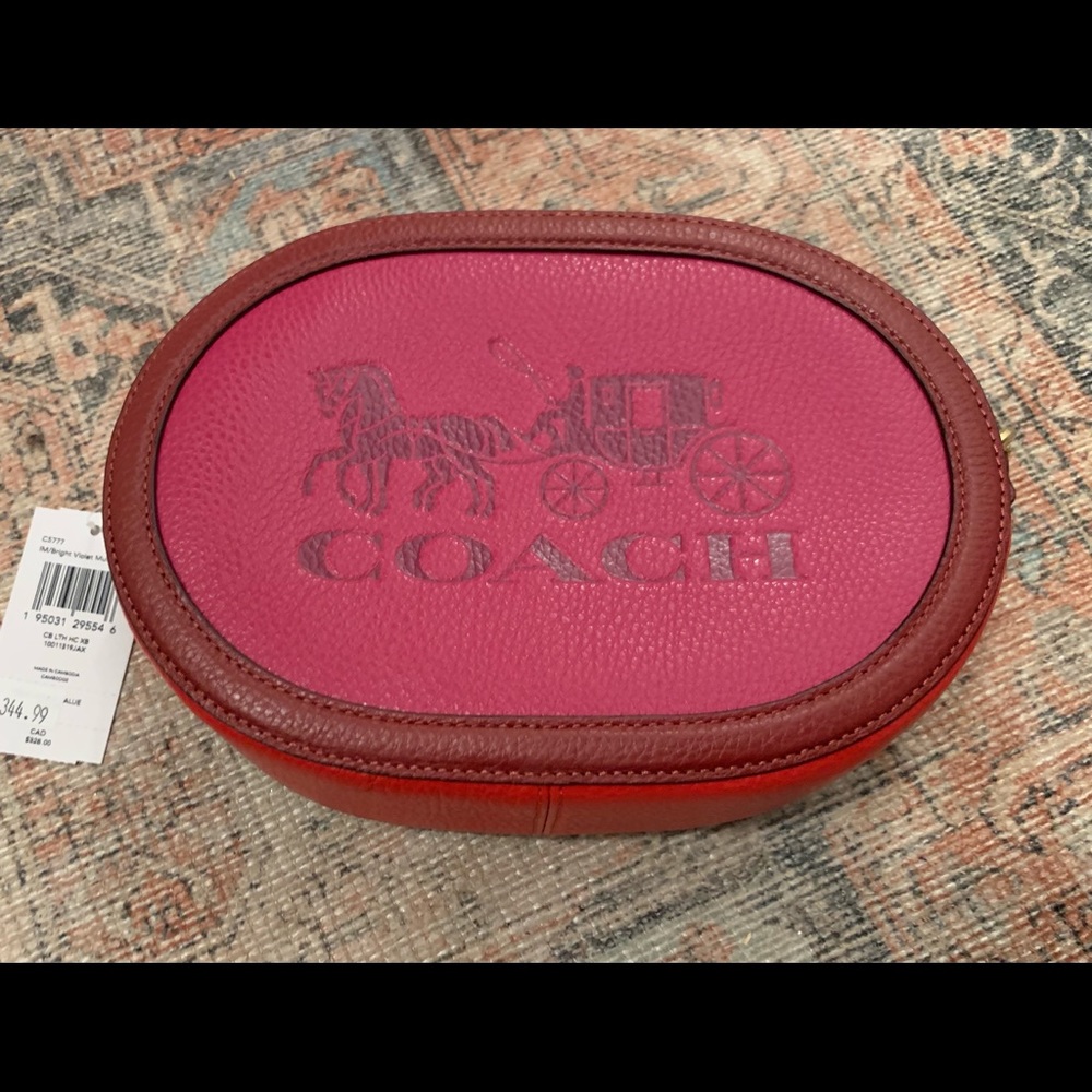 NWT 𝐂𝐎𝐀𝐂𝐇 🐎: Camera Bag In Colorblock With Horse And Carriage; $344 tag attached